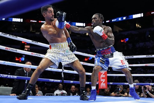 Frank Martin Knocks Out Tarik Zaina in Round Seven to Make a Statement