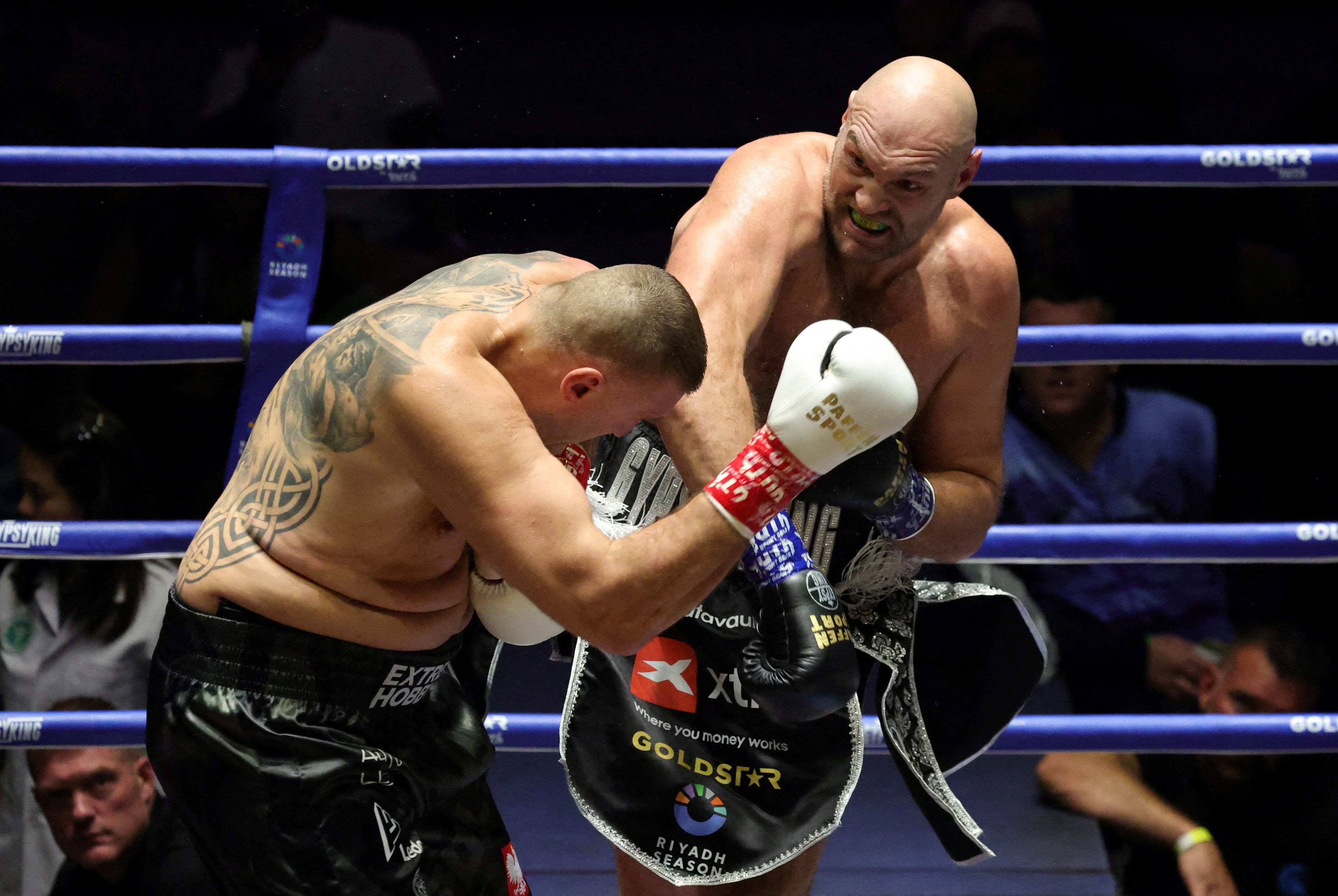 Tyson Fury Stops Mariusz Wach After Seven Rounds in Thailand